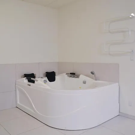 1 Bedroom Stunning In * Brande